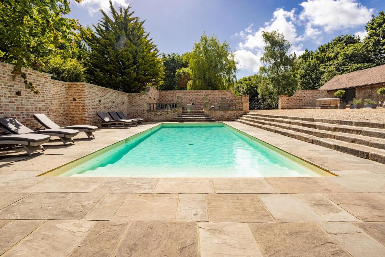 Eastwood Observatory: 12 Bedrooms, Swimming Pool And Tennis Court Гейлшем Екстер'єр фото